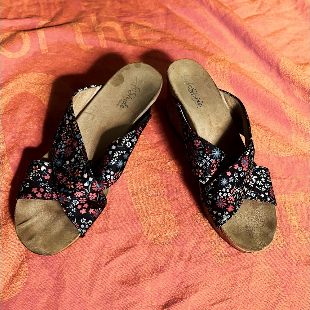 Lifestride “Donna” Slip On Sandals. Color (Black Multi)